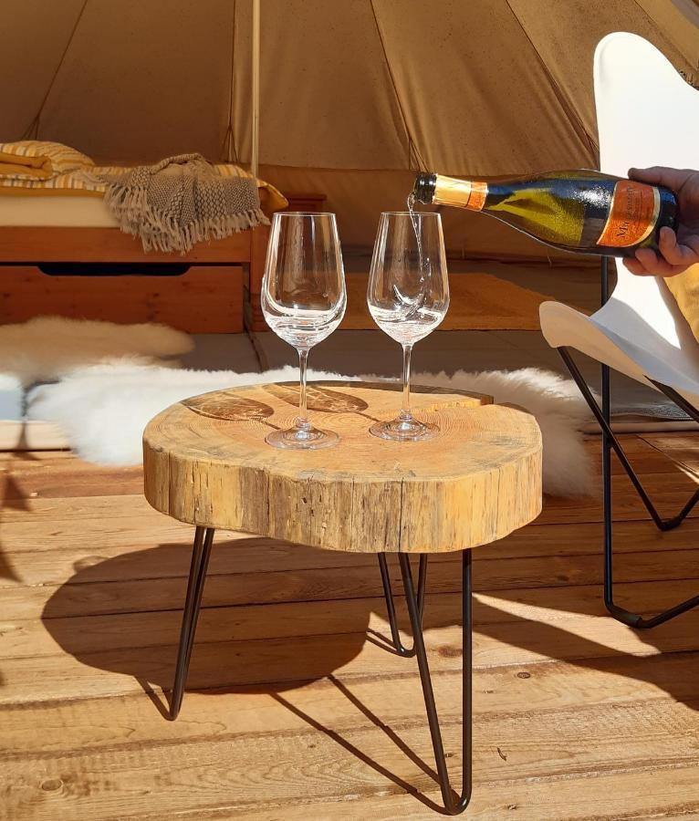 Glamping V Sadu Hotel Sadska Luaran gambar