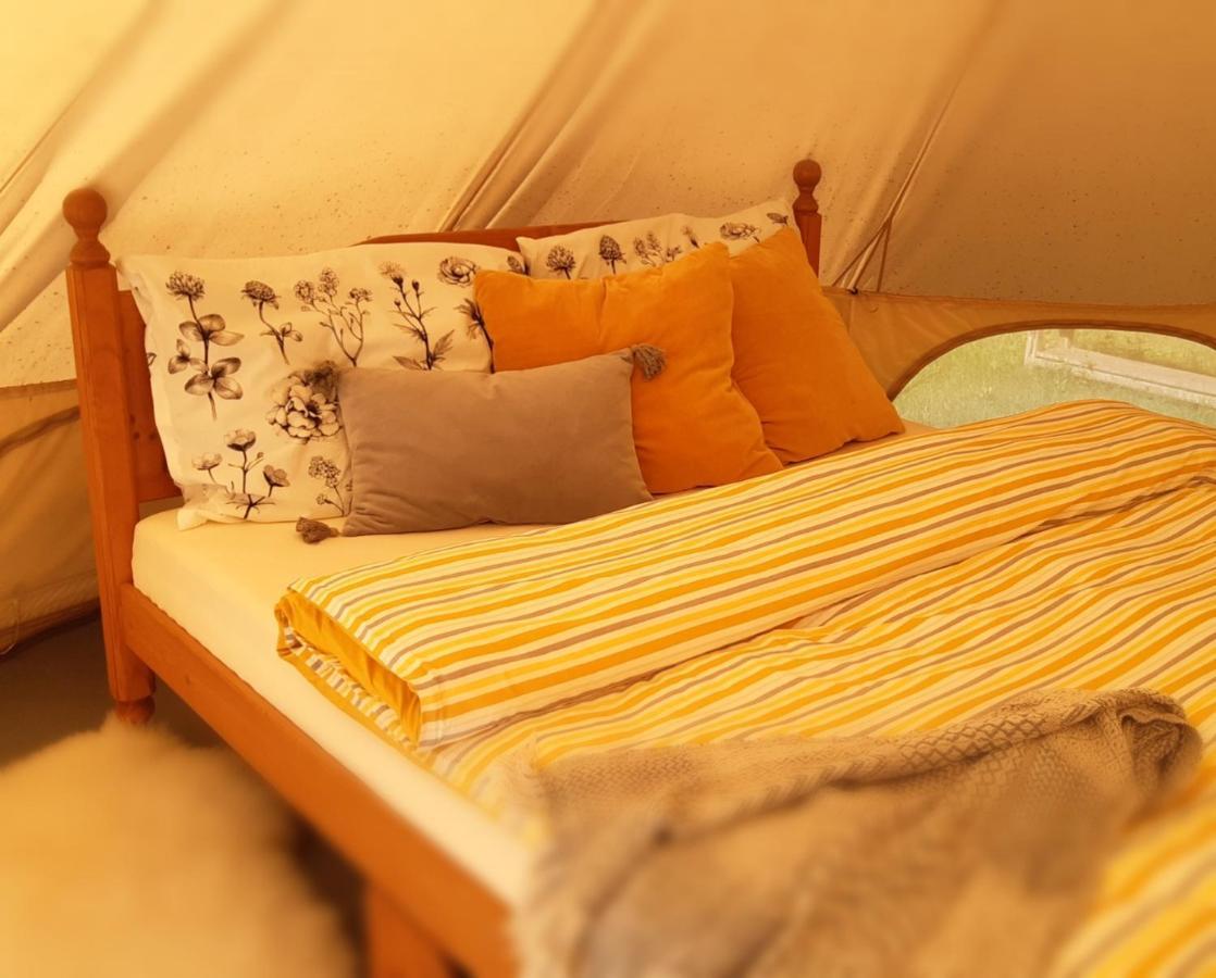 Glamping V Sadu Hotel Sadska Luaran gambar
